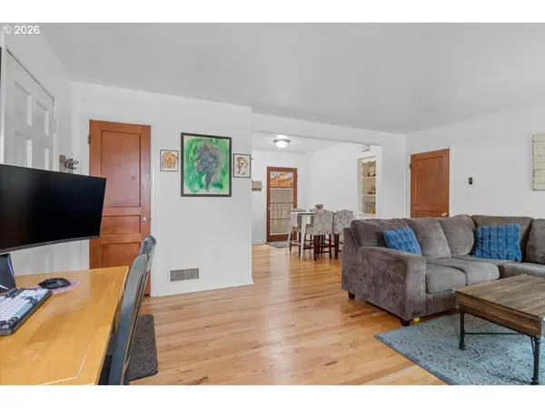 904 WAVERLY DR, Albany, OR 97322