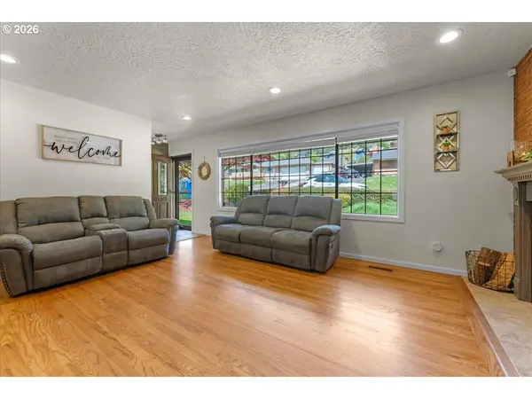 2102 BLOYD ST, Kelso, WA 98626