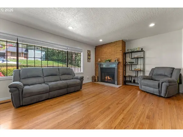 2102 BLOYD ST, Kelso, WA 98626