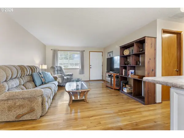 1760 VANDERBECK LN, Woodburn, OR 97071