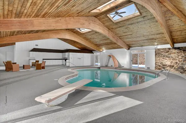 9505 E Atherton RD, Davison Township, MI 48423