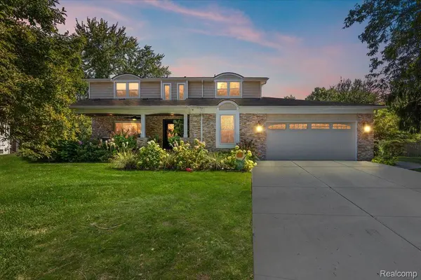 3036 Newport CT, Troy, MI 48084