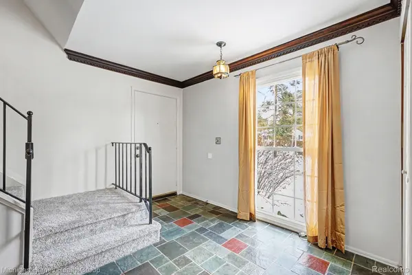 1437 Lantern LN, Rochester Hills, MI 48306