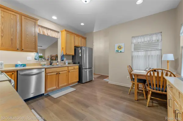 3568 Grove LN, Auburn Hills, MI 48326