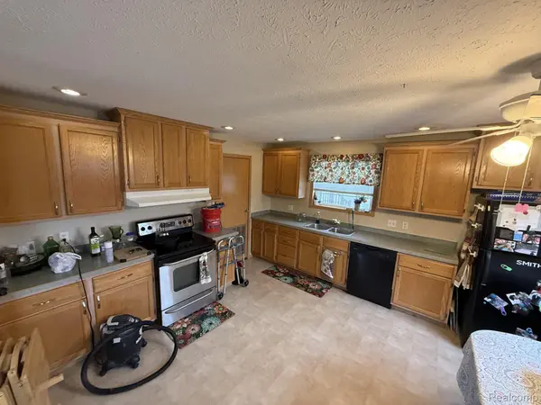 11224 Nearbrook CT, Green Oak Township, MI 48178