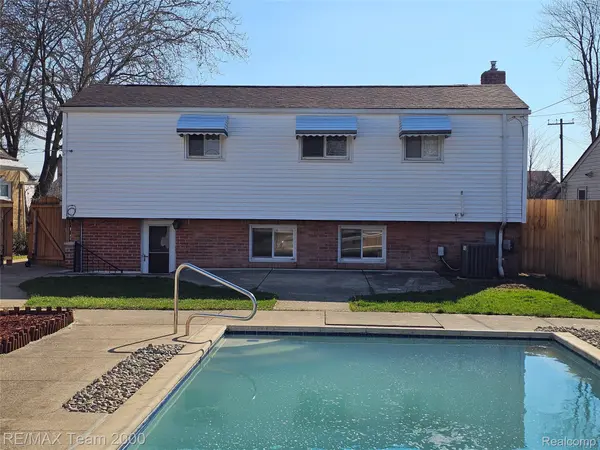 8035 Donna ST, Westland, MI 48185