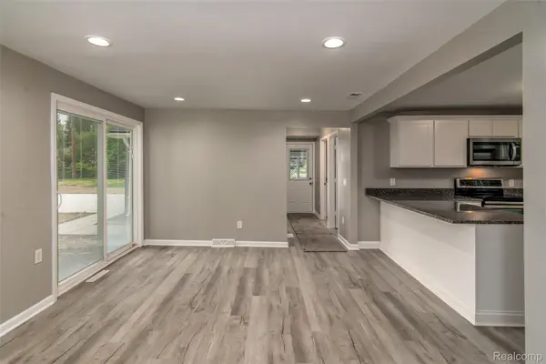 4340 Creedmore ST, Commerce Charter Township, MI 48382