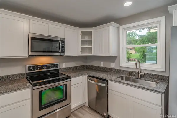 4340 Creedmore ST, Commerce Charter Township, MI 48382