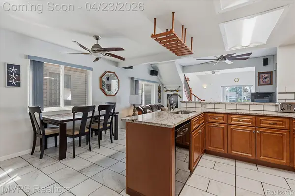 39415 E Archer DR, Harrison Charter Township, MI 48045