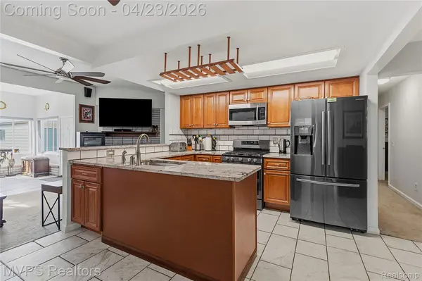 39415 E Archer DR, Harrison Charter Township, MI 48045