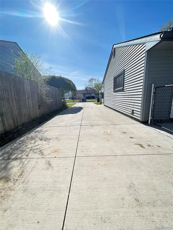 5877 William ST, Taylor, MI 48180