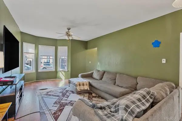 2422 Commor ST, Hamtramck, MI 48212