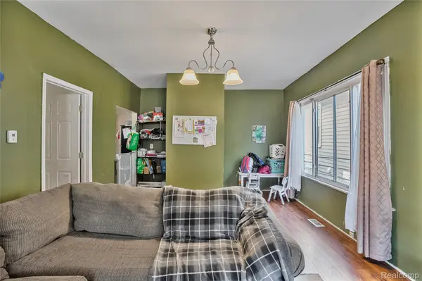 2422 Commor ST, Hamtramck, MI 48212