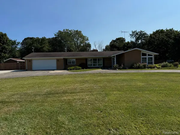 2065 S LAPEER RD, Lapeer Township, MI 48446