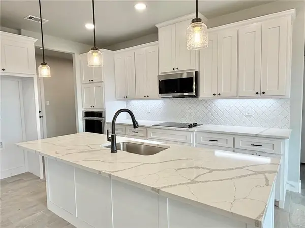 2008 Collin Street, Weatherford, TX 76085