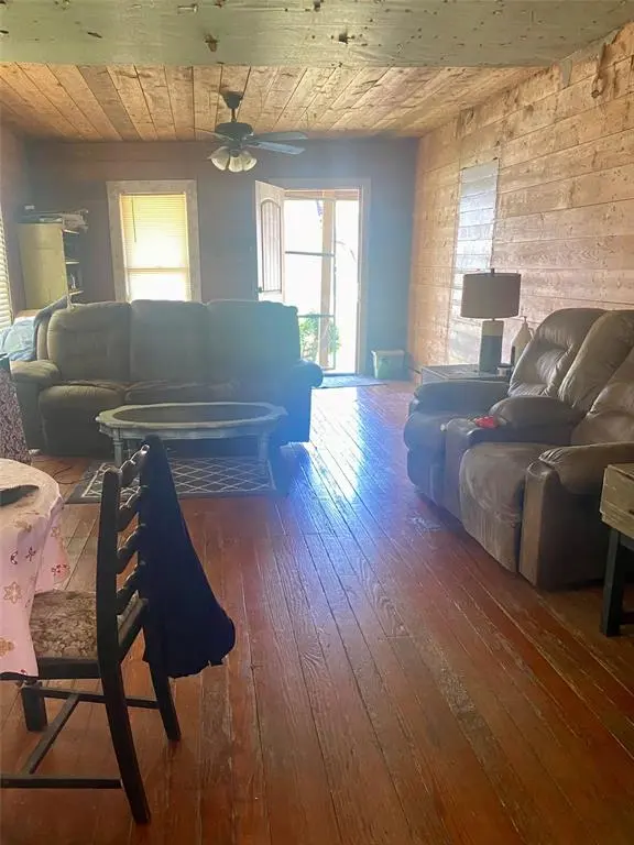 1201 W Market Street, Honey Grove, TX 75446