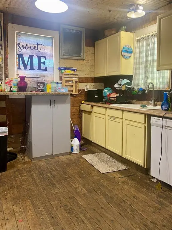 1201 W Market Street, Honey Grove, TX 75446