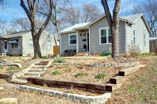 4933 Royal Drive, Fort Worth, TX 76116