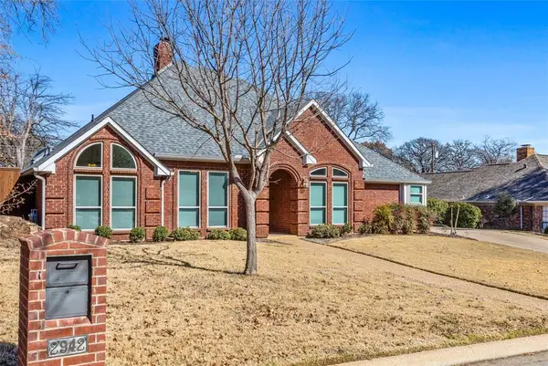 2942 Woodland Hills Drive, Grapevine, TX 76051