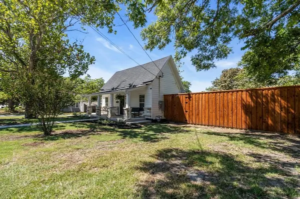 421 N Main Street, Farmersville, TX 75442