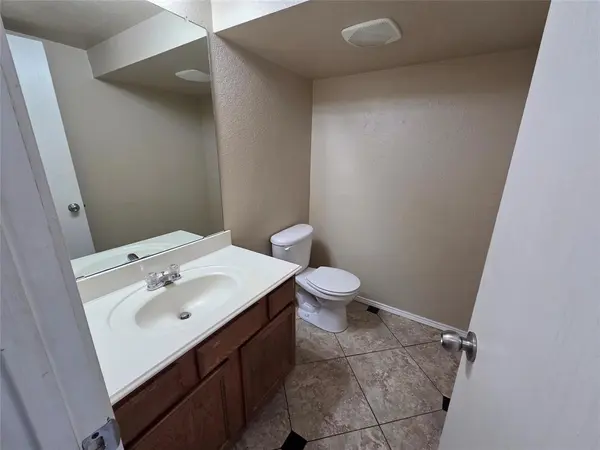 2326 Kingsway Drive, Arlington, TX 76012