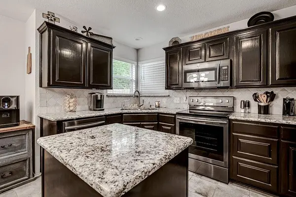 729 Tanglewood, Burleson, TX 76028