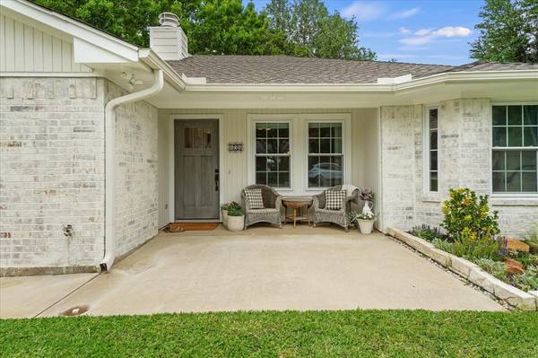 605 Meadow Lane, Roanoke, TX 76262