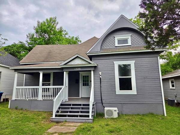 1326 W Sears Street, Denison, TX 75020