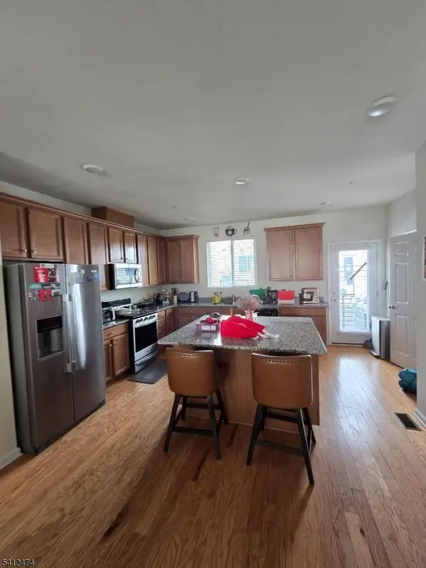 10 Bond St, North Brunswick Twp., NJ 08902