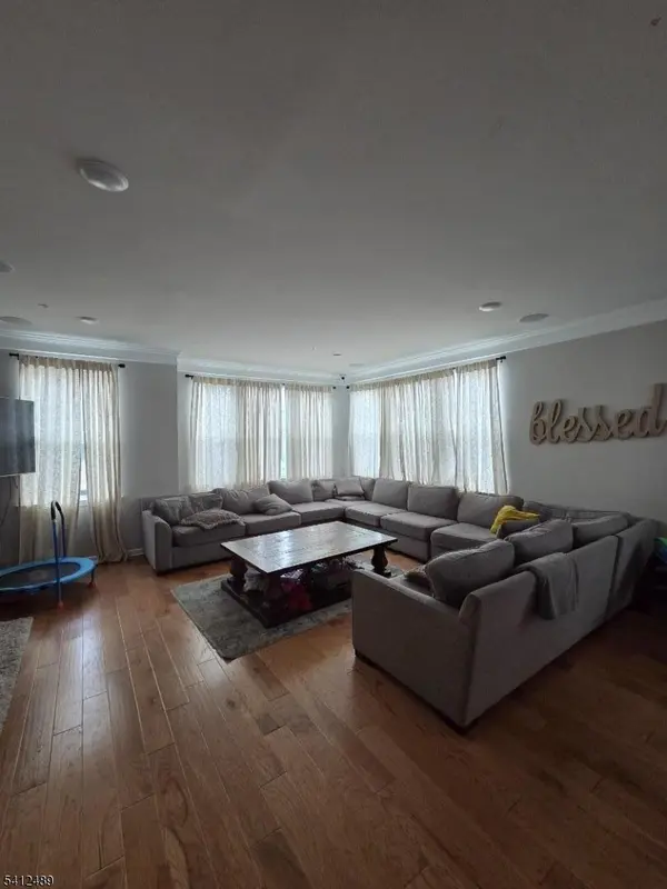 2 Bond St, North Brunswick Twp., NJ 08902