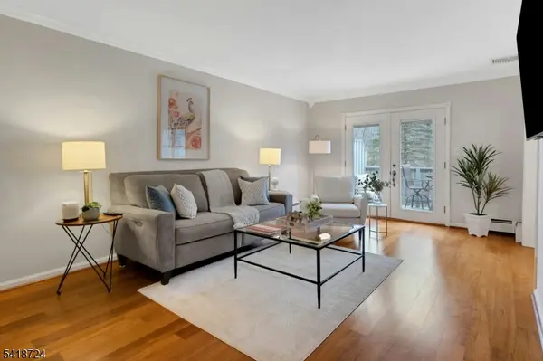 30 Coachlight Dr, Chatham Twp., NJ 07928