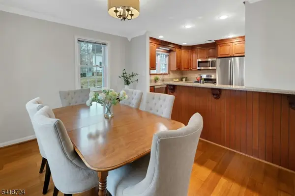 30 Coachlight Dr, Chatham Twp., NJ 07928