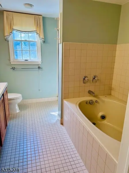 70 Boulder Run Rd, Paterson City, NJ 07501