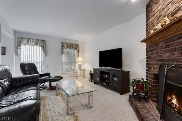 15 Crossing Dr, Mount Olive Twp., NJ 07836