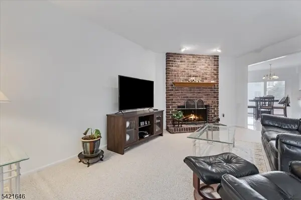 15 Crossing Dr, Mount Olive Twp., NJ 07836