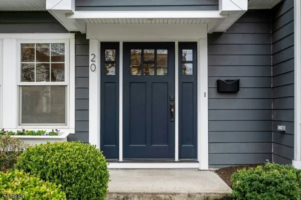 20 N Summit Ave, Chatham Boro, NJ 07928