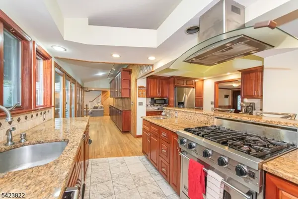 47 Laurel Dr, Wayne Twp., NJ 07470