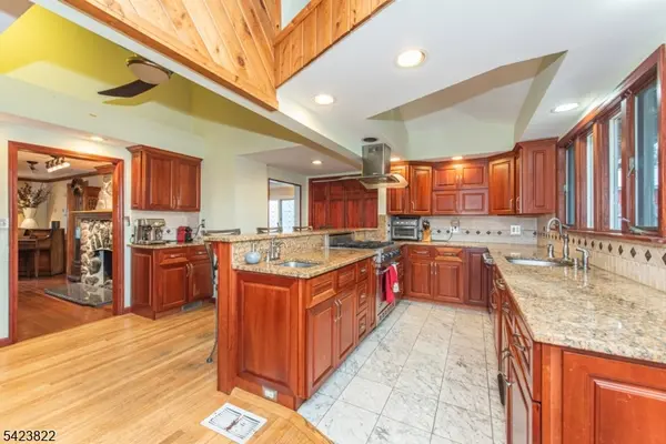 47 Laurel Dr, Wayne Twp., NJ 07470