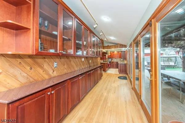 47 Laurel Dr, Wayne Twp., NJ 07470