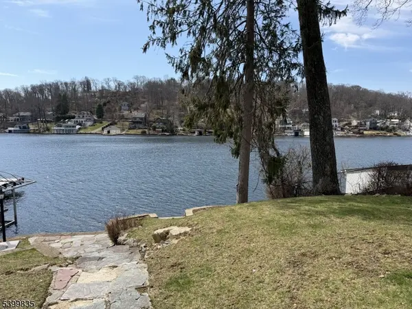 78 Ithanell Rd, Hopatcong Boro, NJ 07843