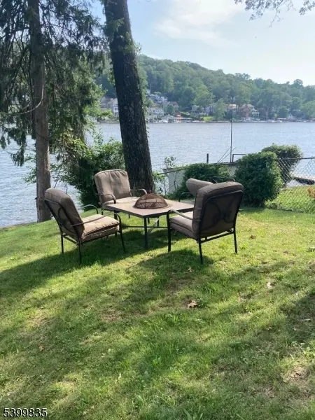 78 Ithanell Rd, Hopatcong Boro, NJ 07843