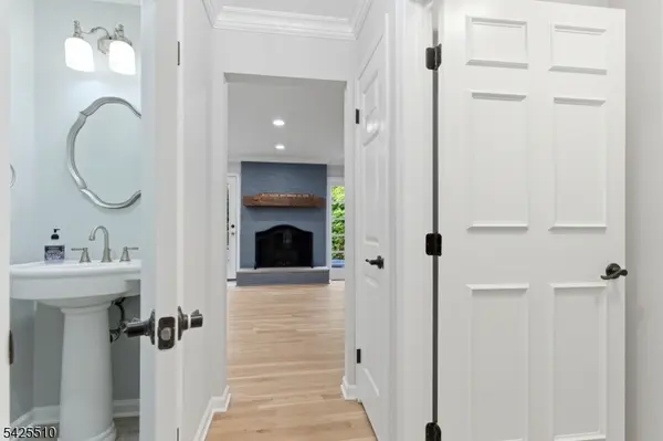 87 Hampshire Dr, Mendham Boro, NJ 07945