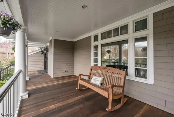 36 Clearwater Dr, Hohokus Boro, NJ 07423