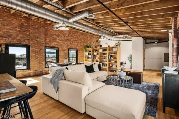 61 NJ Railroad Avenue, Newark City, NJ 07105