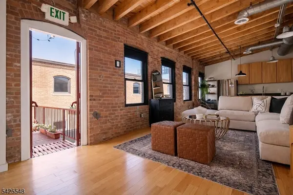 61 NJ Railroad Avenue, Newark City, NJ 07105