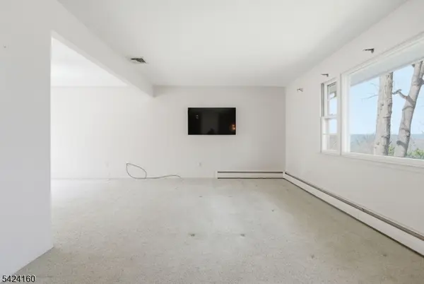 47 Siek Rd, Kinnelon Boro, NJ 07405