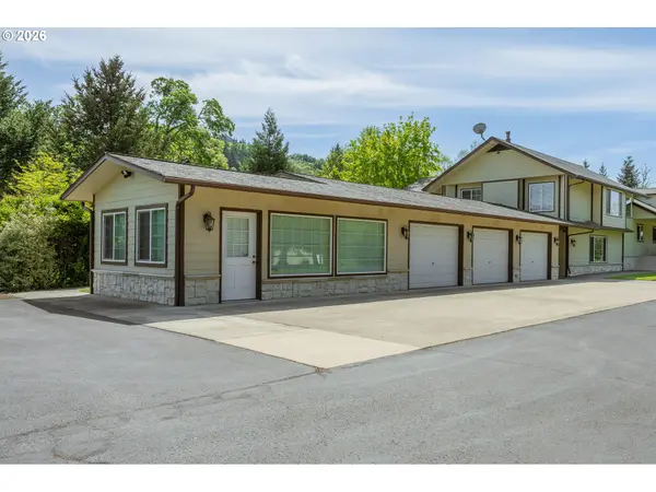 3782 DEL RIO RD, Roseburg, OR 97471