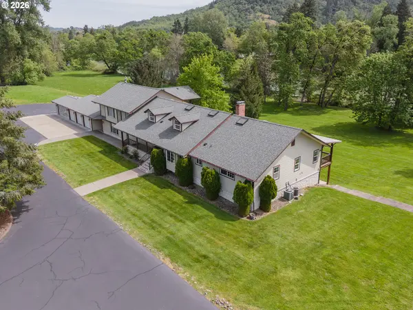 3782 DEL RIO RD, Roseburg, OR 97471