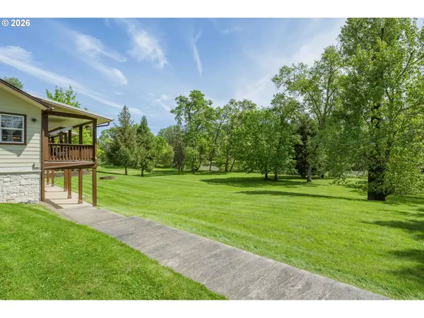 3782 DEL RIO RD, Roseburg, OR 97471