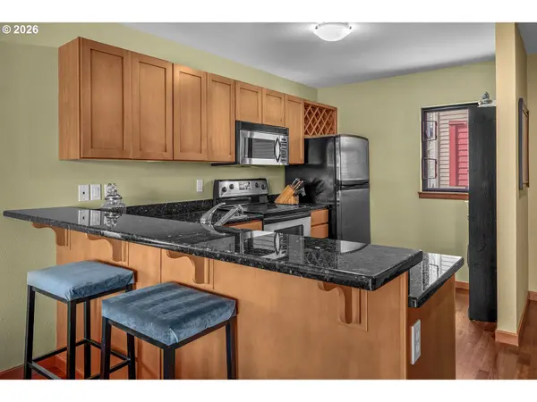 920 NW NAITO PKWY #J25, Portland, OR 97209